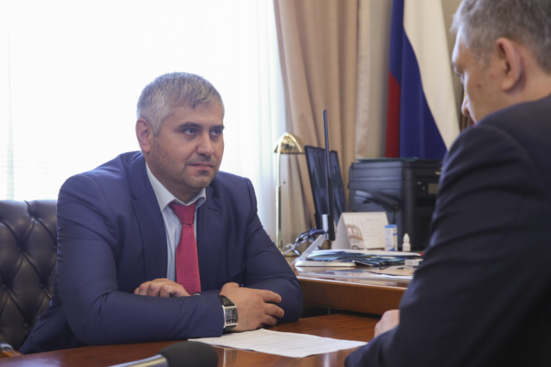 Владимир Иванов встретился с новым главой Цунтинского района Дагестана Шамилем Магомедовым