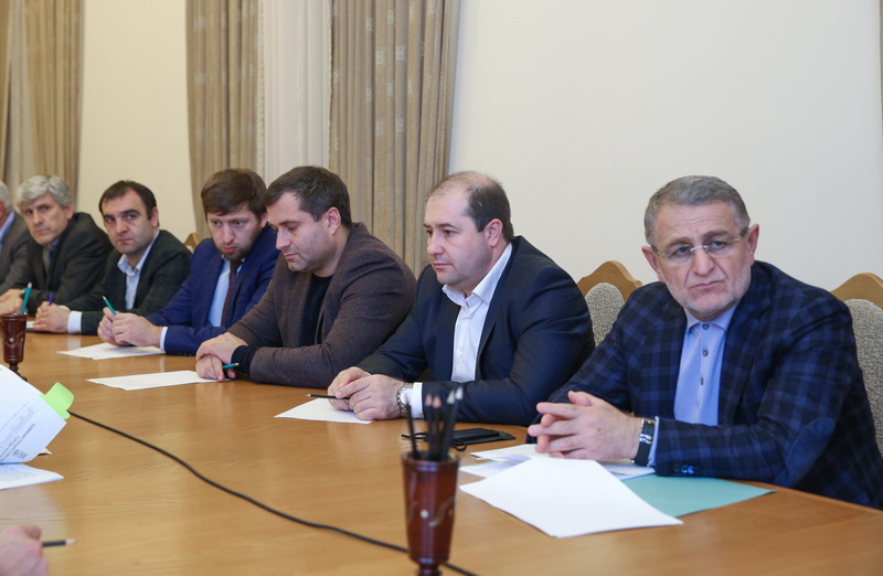 Реализацию проекта «100 школ» обсудили в Правительстве Дагестана
