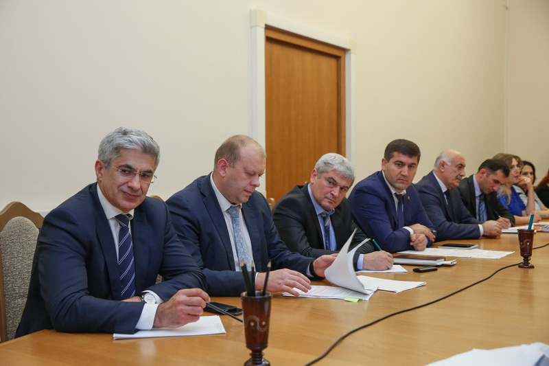 Реализацию проекта «100 школ» обсудили в Правительстве Дагестана
