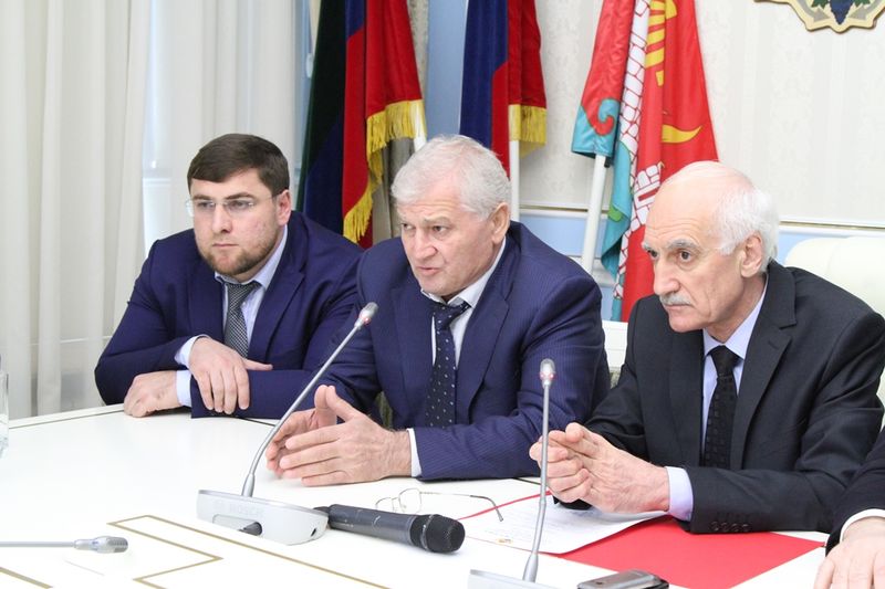 Рамазан Джафаров представил коллективу администрации г. Махачкалы нового руководителя