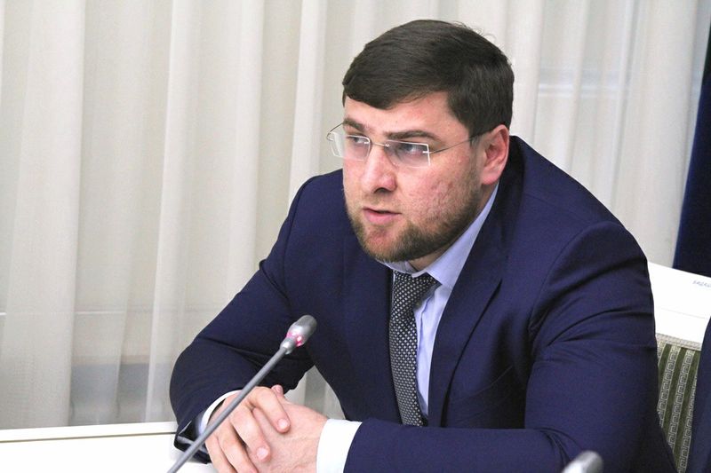 Рамазан Джафаров представил коллективу администрации г. Махачкалы нового руководителя