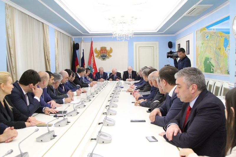Рамазан Джафаров представил коллективу администрации г. Махачкалы нового руководителя