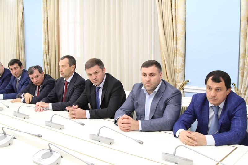 Рамазан Джафаров представил коллективу администрации г. Махачкалы нового руководителя