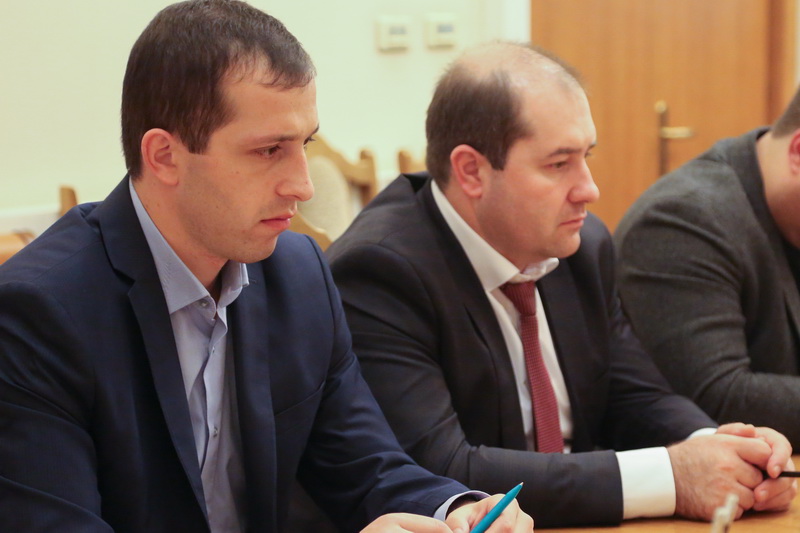 Муниципалитеты отчитались Уммупазиль Омаровой о ходе реализации проекта «100 школ»
