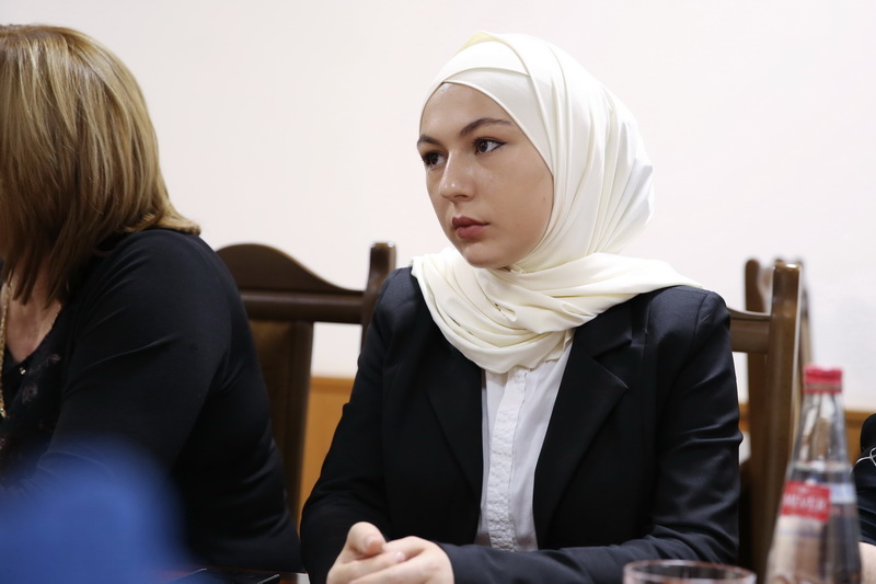 Уммупазиль Омарова встретилась с победителями регионального чемпионата «Абилимпикс»