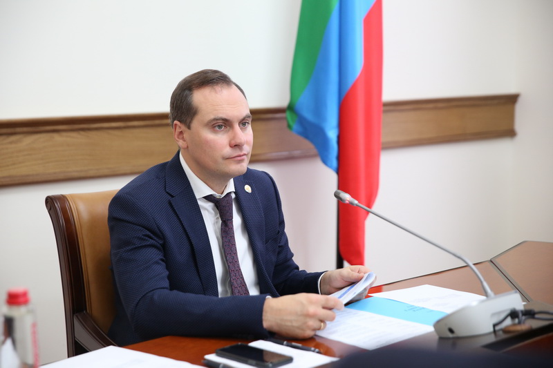 Под руководством Артёма Здунова обсудили уплату налоговых платежей предприятиями строительной отрасли республики