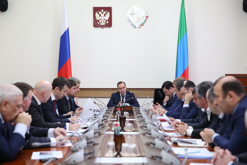 Под руководством Артёма Здунова обсудили уплату налоговых платежей предприятиями строительной отрасли республики