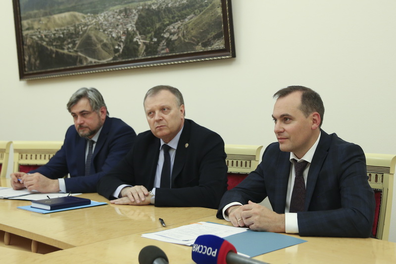 В Правительстве Дагестана обсудили взаимодействие в части государственного контроля за соблюдением требований качества предоставляемых услуг в сфере топливно-энергетического комплекса