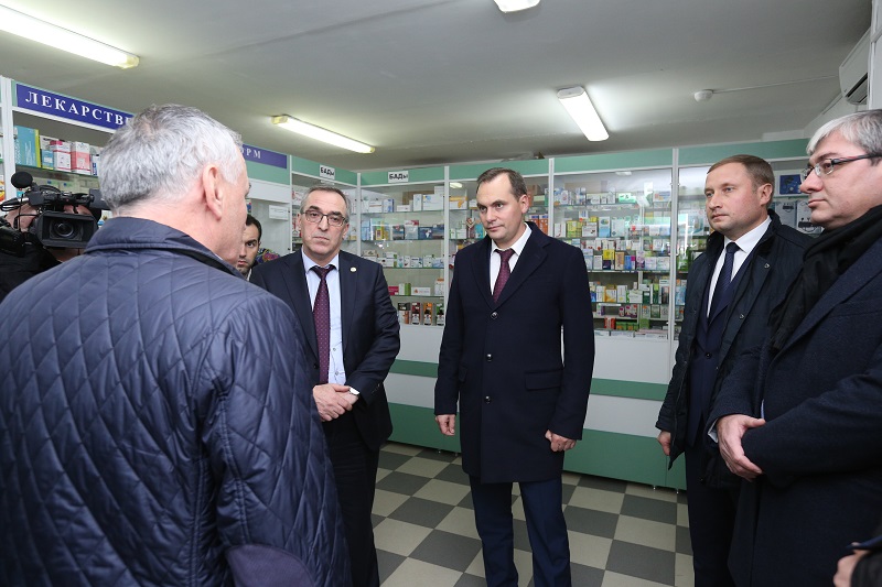 Артём Здунов посетил аптеки, чтобы убедиться в наличии жизненно необходимых препаратов