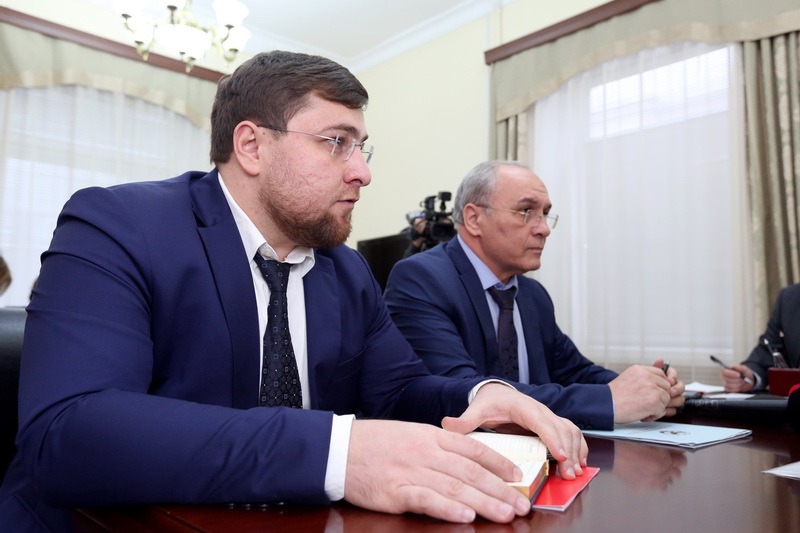 Премьер Дагестана оказал содействие в максимально оперативном решении проблем граждан