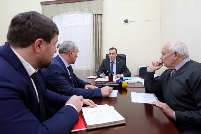 Премьер Дагестана оказал содействие в максимально оперативном решении проблем граждан