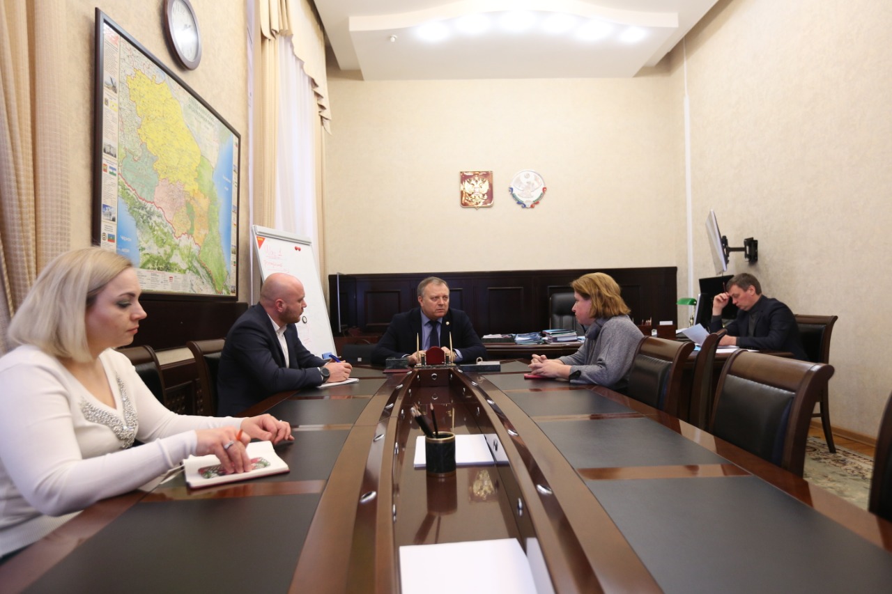 Гаджимагомед Гусейнов и Владимир Лемешко заслушали проблемы дагестанцев в рамках Общероссийского дня приема граждан