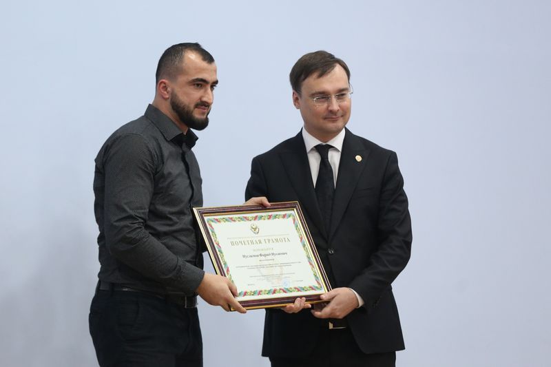 Владимир Иванов поздравил коллектив РГВК «Дагестан» с 15-летием