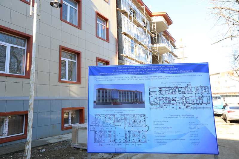 Артём Здунов проинспектировал ход строительства медучреждений