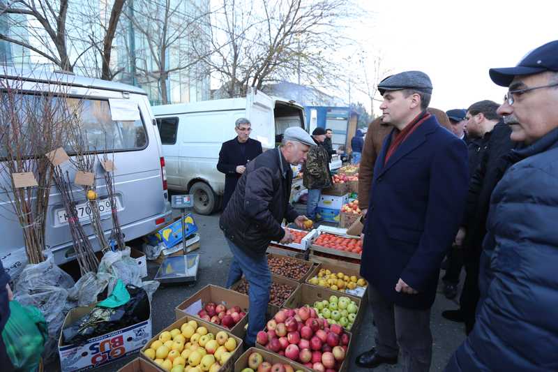 Артём Здунов и Владимир Иванов посетили сельскохозяйственную ярмарку в Махачкале