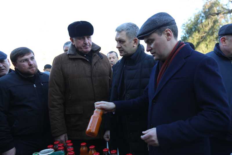 Артём Здунов и Владимир Иванов посетили сельскохозяйственную ярмарку в Махачкале