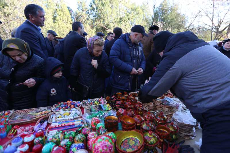 Артём Здунов и Владимир Иванов посетили сельскохозяйственную ярмарку в Махачкале