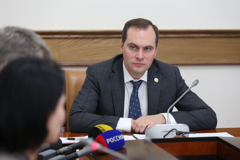 Артем Здунов провел итоговое заседание Правительства РД