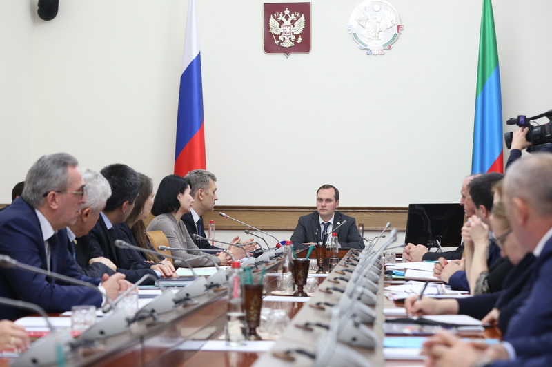 Артем Здунов провел итоговое заседание Правительства РД