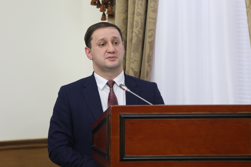 Артем Здунов провел итоговое заседание Правительства РД