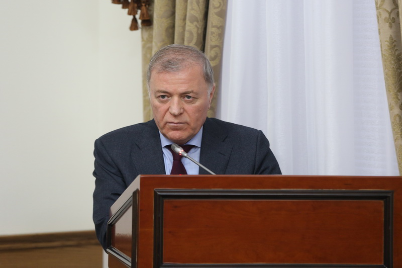Артем Здунов провел итоговое заседание Правительства РД