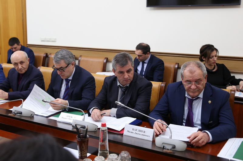 В Правительстве Дагестана обсуждены вопросы строительства объектов дошкольного и общего образования