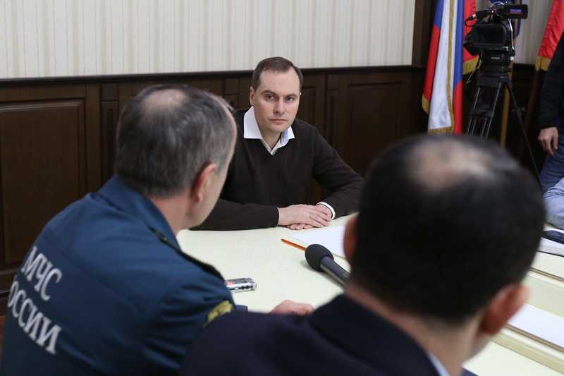 Артём Здунов провел оперативное совещание в связи с ЧС в г. Дербенте