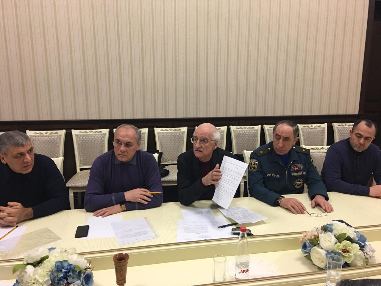 В Дербенте активно, в круглосуточном режиме, ведется восстановление дома после пожара