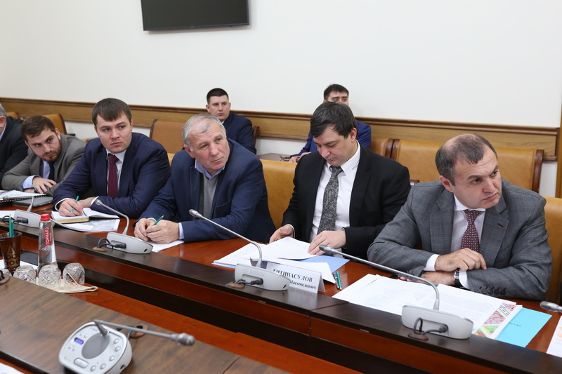 Артём Здунов встретился с командующим Каспийской флотилией