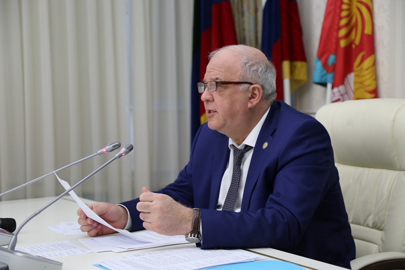 Под руководством Анатолия Карибова обсудили санитарно-противоэпидемическую ситуацию в республике