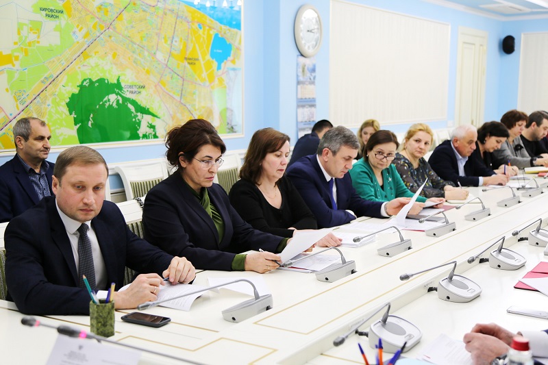 Под руководством Анатолия Карибова обсудили санитарно-противоэпидемическую ситуацию в республике