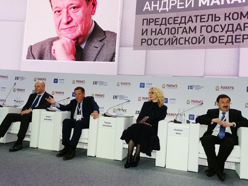 Артём Здунов посетил пленарную дискуссию «Национальные цели и социальные вызовы: региональный аспект»