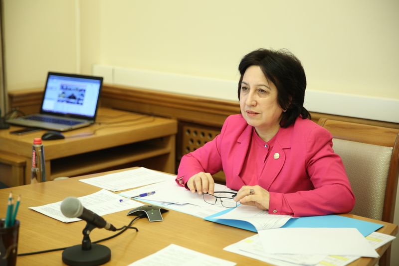 Уммупазиль Омарова: «Разговоров о нехватке или отсутствии школьных учебников больше возникать не может и не должно!»