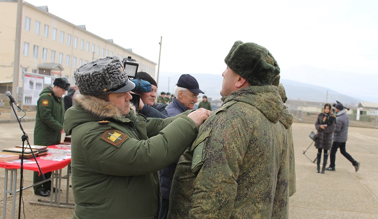 Торжественное собрание в честь возвращения военных полицейских из Сирии провели в Буйнакске