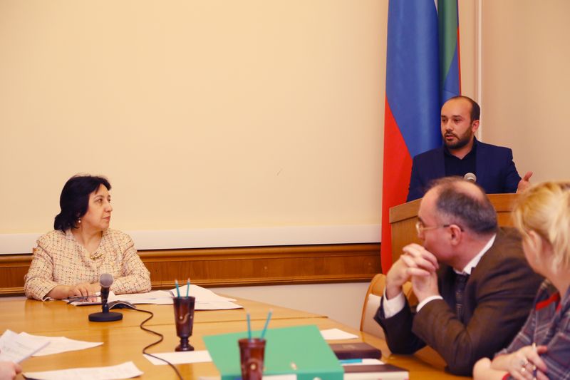 Уммупазиль Омарова провела заседание проектного комитета по реализации национального проекта «Образование»