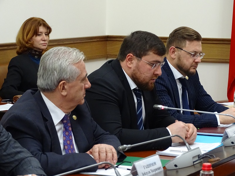 В Правительстве Дагестана обсудили вопросы реализации программы по переселению граждан из аварийного жилищного фонда
