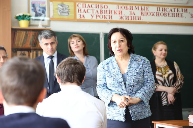 Уммупазиль Омарова проверила как проходит итоговое собеседование девятиклассников