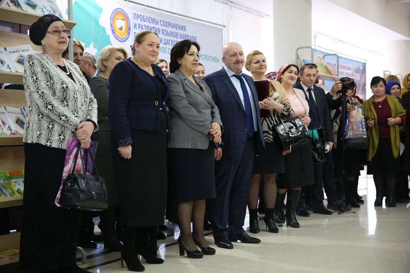 Уммупазиль Омарова провела круглый стол по обсуждению проблем сохранения и развития языков народов Республики Дагестан