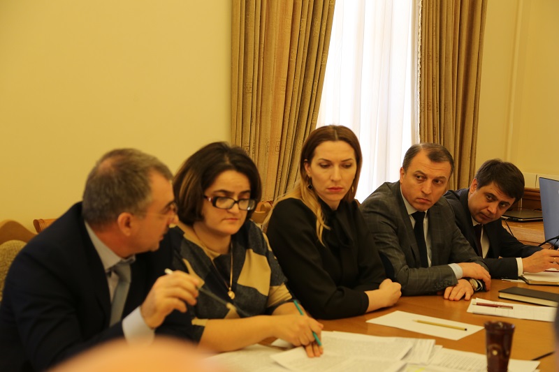 В Правительстве Дагестана обсудили оснащение и лицензирование медкабинетов в образовательных организациях