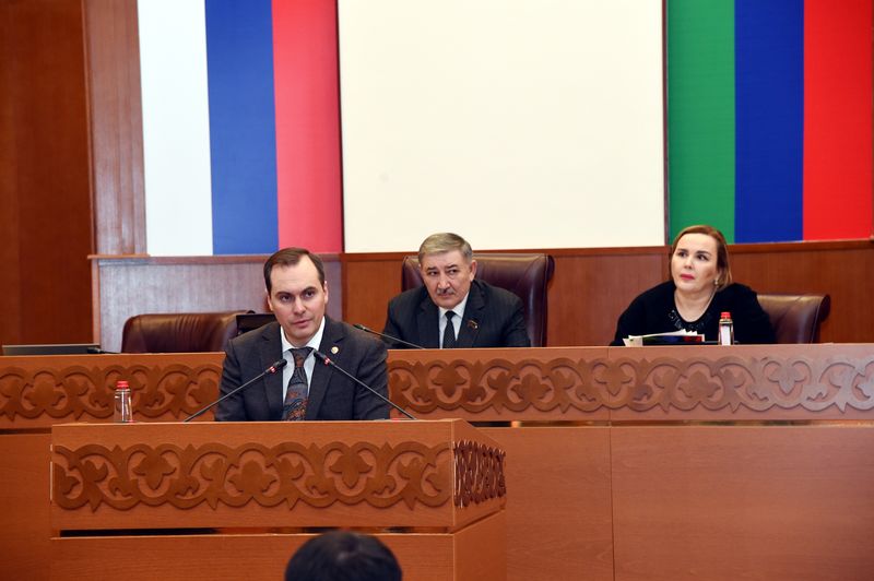 Председатель Правительства Дагестана встретился с фракцией «Единая Россия»