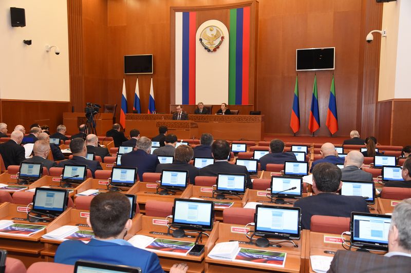 Председатель Правительства Дагестана встретился с фракцией «Единая Россия»