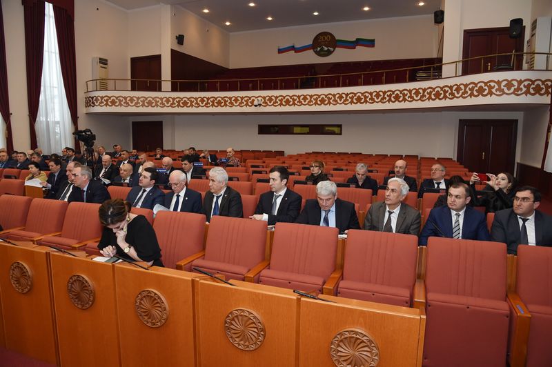 Председатель Правительства Дагестана встретился с фракцией «Единая Россия»