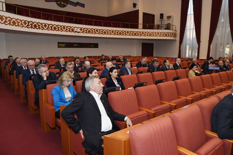 Председатель Правительства Дагестана встретился с фракцией «Единая Россия»