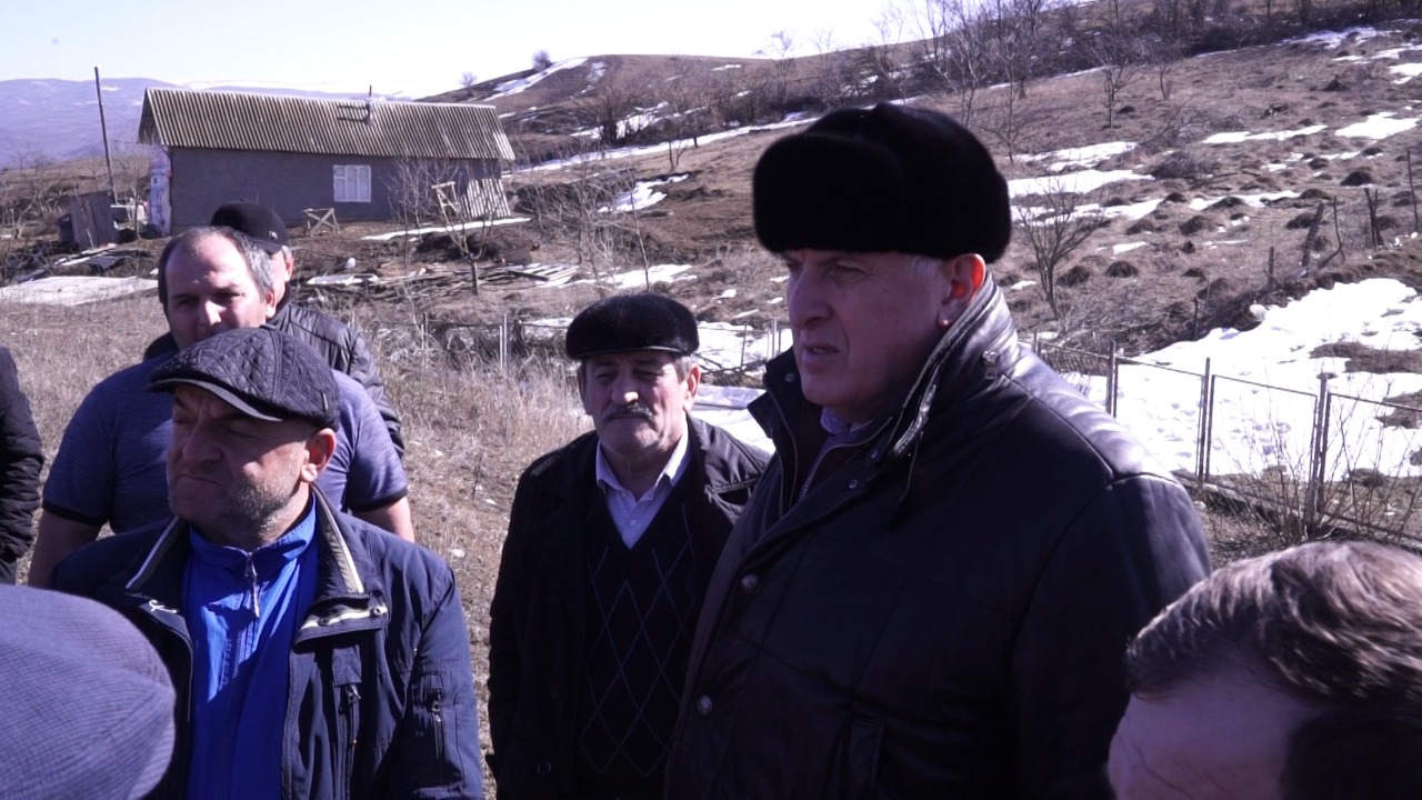 Абдулмуслим Абдулмуслимов проинспектировал строительство водопровода в селе Ленинаул
