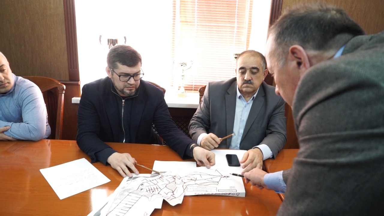 Абдулмуслим Абдулмуслимов проинспектировал строительство водопровода в селе Ленинаул