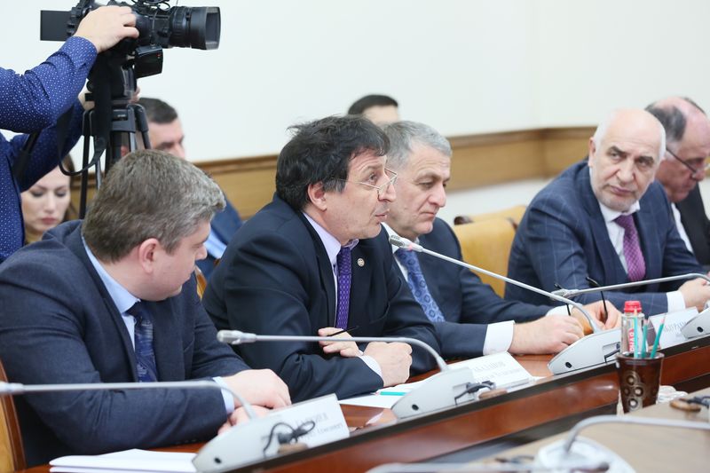 В Правительстве Дагестана обсудили вопросы проведения кадастровых работ и цифровизации территории республики