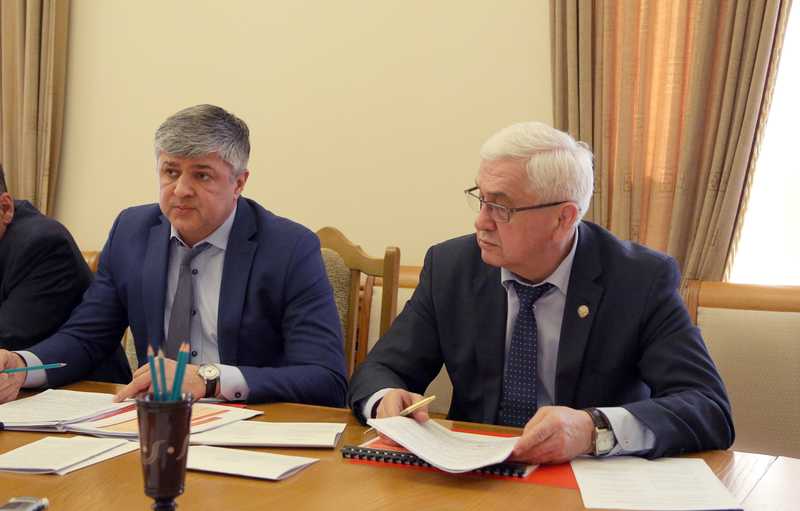 Под руководством Гаджимагомеда Гусейнова прошло заседание Проектного комитета по реализации национального проекта «Безопасные и качественные автомобильные дороги»