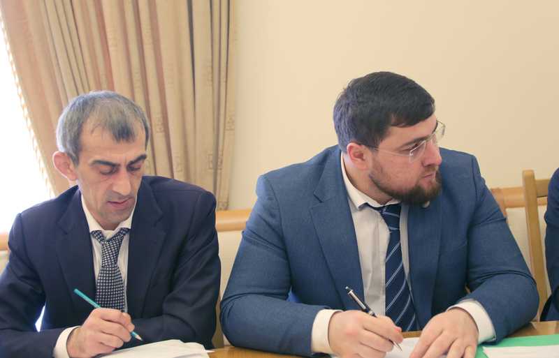 Под руководством Гаджимагомеда Гусейнова прошло заседание Проектного комитета по реализации национального проекта «Безопасные и качественные автомобильные дороги»
