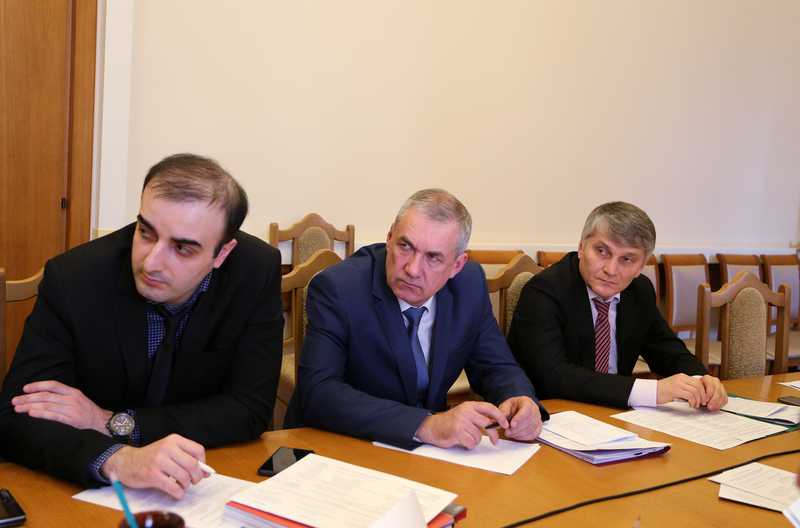 Под руководством Гаджимагомеда Гусейнова прошло заседание Проектного комитета по реализации национального проекта «Безопасные и качественные автомобильные дороги»