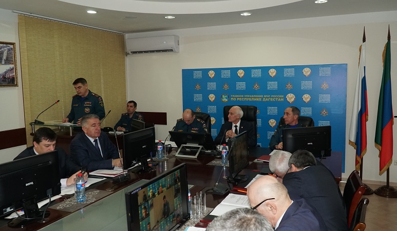 Рамазан Джафаров провел заседание Комиссии Правительства РД по предупреждению и ликвидации ЧС и обеспечению пожарной безопасности